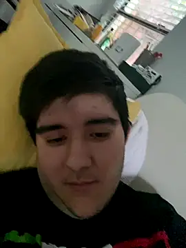 Snapshot of Yann_18 chatting on 10/14/25, 11:38 Yann 18 online show from 10/14/25, 11:38