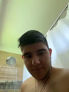 Snapshot of Yann_18 chatting on 10/26/25, 08:59 Yann 18 online show from 10/26/25, 08:59