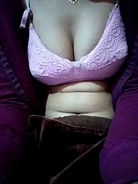 Snapshot of Shanvi_Tyagi chatting on 01/02/25, 02:00 Shanvi Tyagi online show from 01/02/25, 02:00