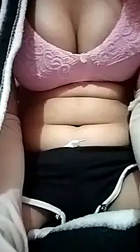 Snapshot of Shanvi_Tyagi chatting on 01/05/25, 05:41 Shanvi Tyagi online show from 01/05/25, 05:41