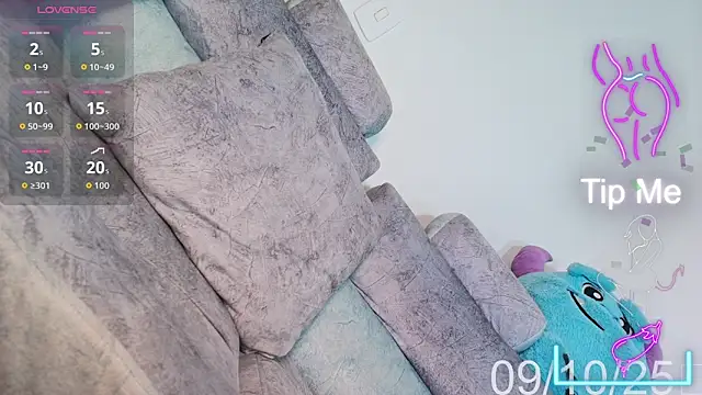 Kenia Fox online show from 10/10/25, 06:34