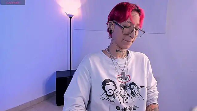 Snapshot of ravengreen_ chatting on 01/21/25, 09:04 ravengreen online show from 01/21/25, 09:04