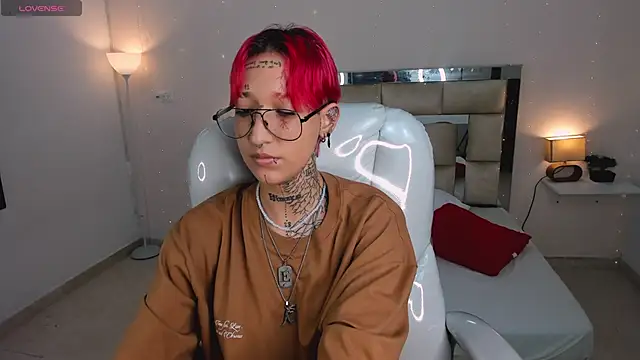 Snapshot of ravengreen_ chatting on 01/24/25, 10:51 ravengreen online show from 01/24/25, 10:51