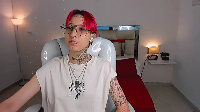 Snapshot of ravengreen_ chatting on 01/25/25, 07:49 ravengreen online show from 01/25/25, 07:49