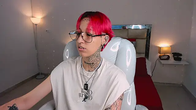 Snapshot of ravengreen_ chatting on 01/25/25, 10:50 ravengreen online show from 01/25/25, 10:50