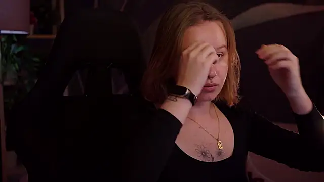 Snapshot of AdeleLoomis chatting on 09/21/25, 02:13 AdeleLoomis online show from 09/21/25, 02:13