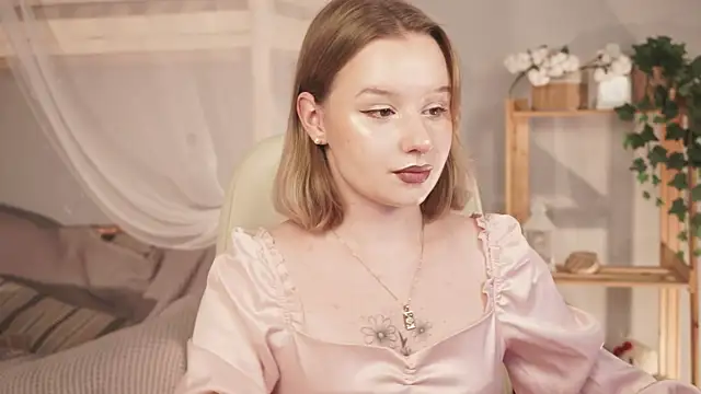 Snapshot of AdeleLoomis chatting on 09/27/25, 04:45 AdeleLoomis online show from 09/27/25, 04:45