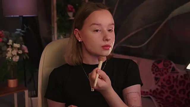 Snapshot of AdeleLoomis chatting on 10/05/25, 02:10 AdeleLoomis online show from 10/05/25, 02:10