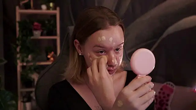 Snapshot of AdeleLoomis chatting on 10/12/25, 02:10 AdeleLoomis online show from 10/12/25, 02:10