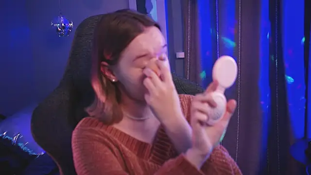 Snapshot of AdeleLoomis chatting on 10/18/25, 02:14 AdeleLoomis online show from 10/18/25, 02:14