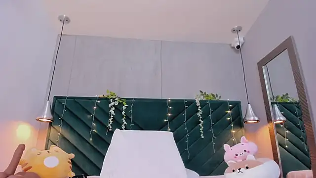 pamelajons  online show from 01/17/25, 03:00