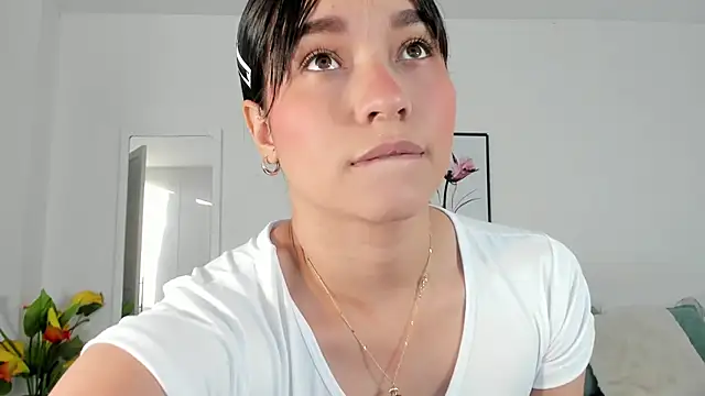Snapshot of Maia_W10 chatting on 01/21/25, 12:39 Maia W10 online show from 01/21/25, 12:39