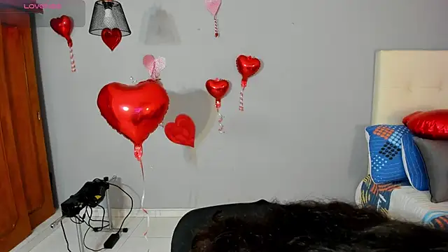 Snapshot of Maia_W10 chatting on 02/15/25, 12:22 Maia W10 online show from 02/15/25, 12:22