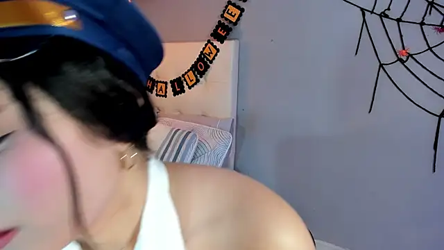 Maia W10 online show from 10/31/25, 12:17