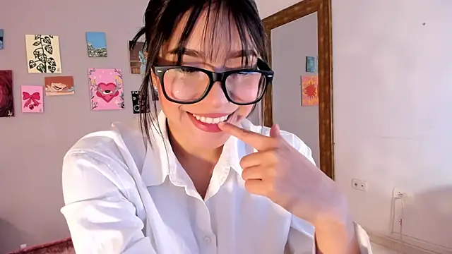 Maia W10 online show from 07/27/26, 12:23