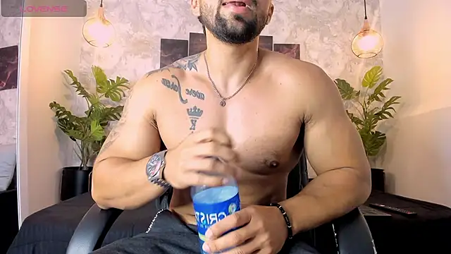 Snapshot of Regan__ chatting on 10/03/25, 08:17 Regan online show from 10/03/25, 08:17