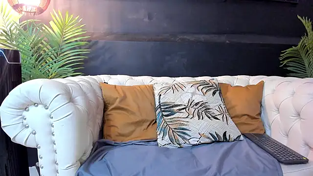 Snapshot of Regan__ chatting on 10/12/25, 12:09 Regan online show from 10/12/25, 12:09