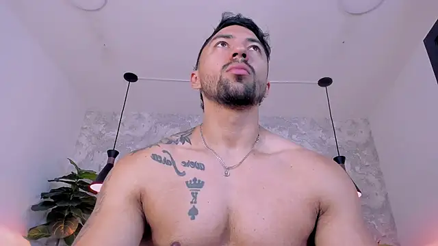 Snapshot of Regan__ chatting on 10/25/25, 12:07 Regan online show from 10/25/25, 12:07