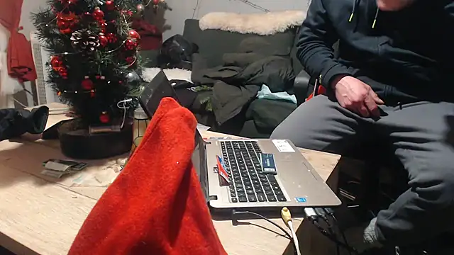 Snapshot of mikeythebestsucker chatting on 12/24/24, 08:00 mikeythebestsucker online show from 12/24/24, 08:00