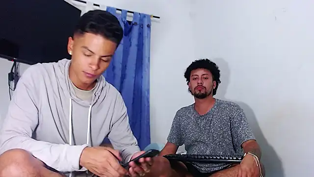 Snapshot of enjoy_vibes chatting on 10/17/25, 04:37 enjoy vibes online show from 10/17/25, 04:37