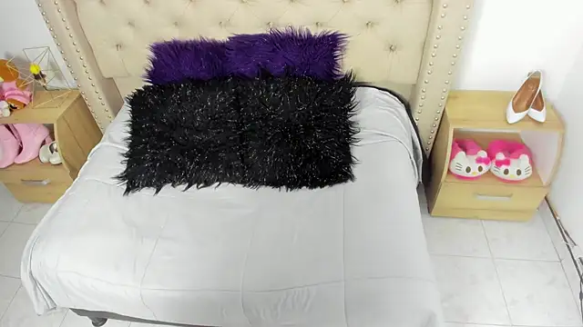 AngeleRoux online show from 12/11/24, 01:05