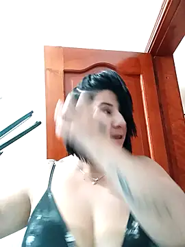 Snapshot of AngeleRoux chatting on 10/30/25, 04:08 AngeleRoux online show from 10/30/25, 04:08