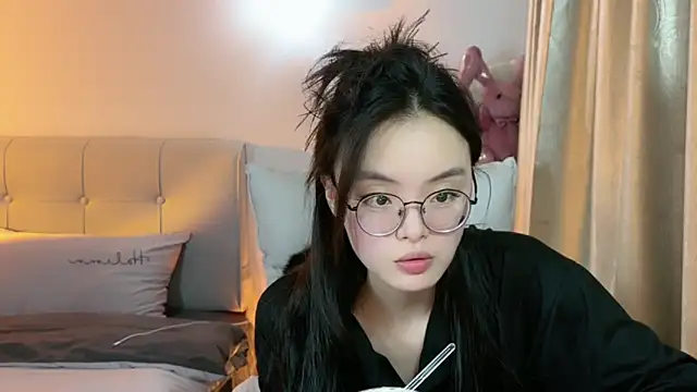 Snapshot of Fairy-HF chatting on 01/05/25, 12:21 Fairy-HF online show from 01/05/25, 12:21