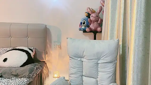 Snapshot of Fairy-HF chatting on 02/22/25, 01:02 Fairy-HF online show from 02/22/25, 01:02