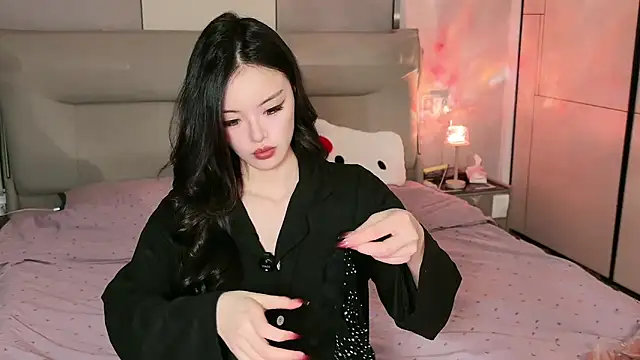 Snapshot of Fairy-HF chatting on 10/22/25, 01:44 Fairy-HF online show from 10/22/25, 01:44