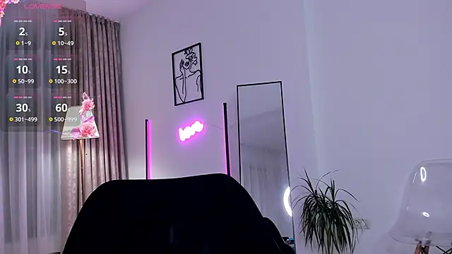 JuicyyPeach  online show from 03/04/25, 11:43
