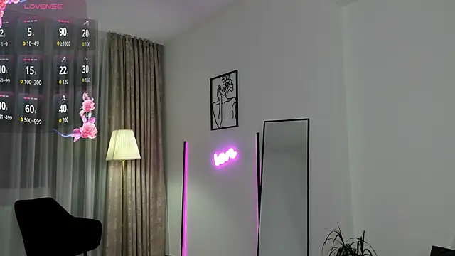 JuicyyPeach  online show from 03/17/25, 09:02