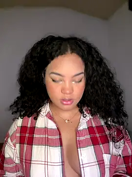 Snapshot of Lucy_wilson5 chatting on 10/10/25, 09:30 Lucy wilson5 online show from 10/10/25, 09:30