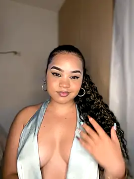 Snapshot of Lucy_wilson5 chatting on 11/07/25, 03:28 Lucy wilson5 online show from 11/07/25, 03:28