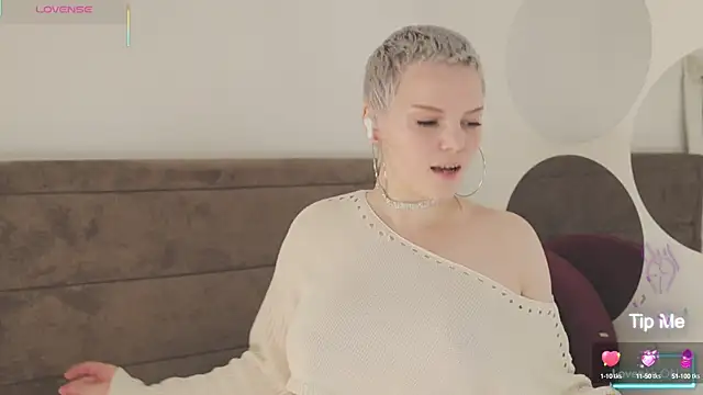 LikaBerry1 online show from 10/02/25, 12:12