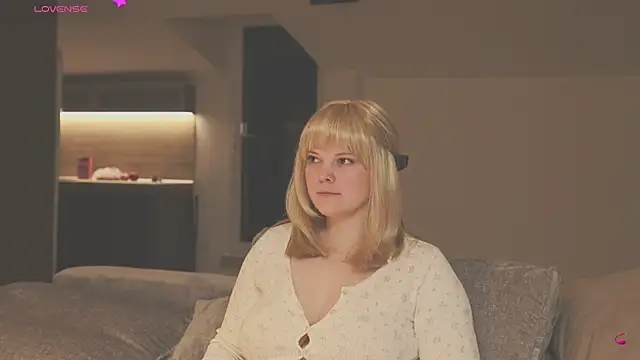 LikaBerry1 online show from 05/20/26, 02:07