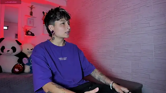 ZuryRamirez  online show from 09/18/25, 07:38