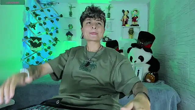 ZuryRamirez  online show from 10/06/25, 09:01