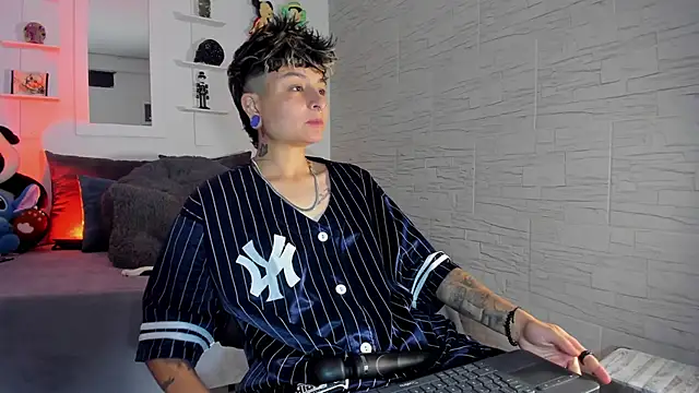 ZuryRamirez  online show from 10/22/25, 09:14