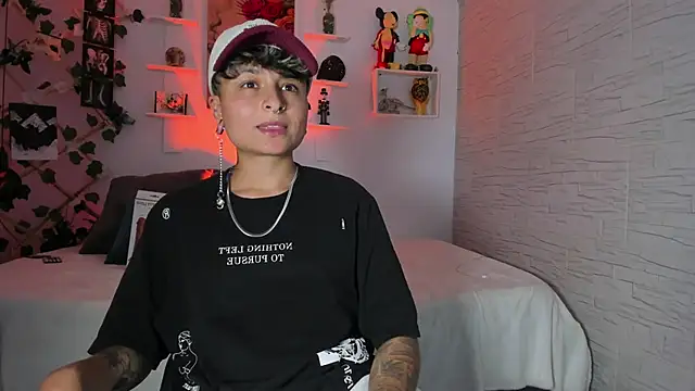 ZuryRamirez  online show from 10/24/25, 09:11