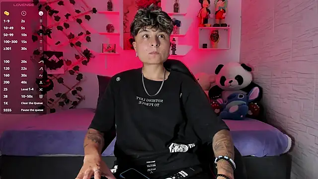 ZuryRamirez  online show from 11/07/25, 11:27