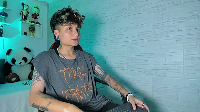 ZuryRamirez  online show from 11/13/25, 09:25