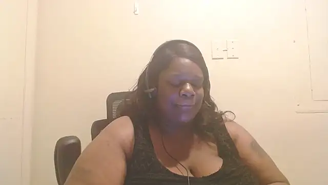 Snapshot of whitwhit86 chatting on 09/16/25, 06:31 whitwhit86 online show from 09/16/25, 06:31