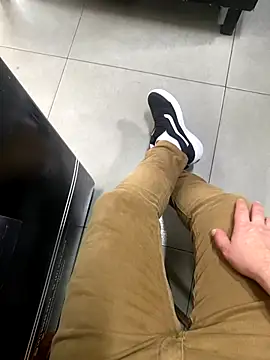 Snapshot of Hjsjsjsjjd chatting on 11/05/25, 12:38 Hjsjsjsjjd online show from 11/05/25, 12:38