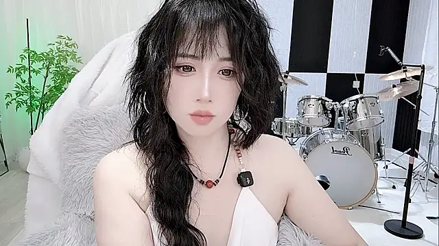 Snapshot of Vaness-a chatting on 10/13/25, 03:23 Vaness-a online show from 10/13/25, 03:23