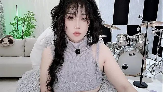 Snapshot of Vaness-a chatting on 10/17/25, 12:41 Vaness-a online show from 10/17/25, 12:41