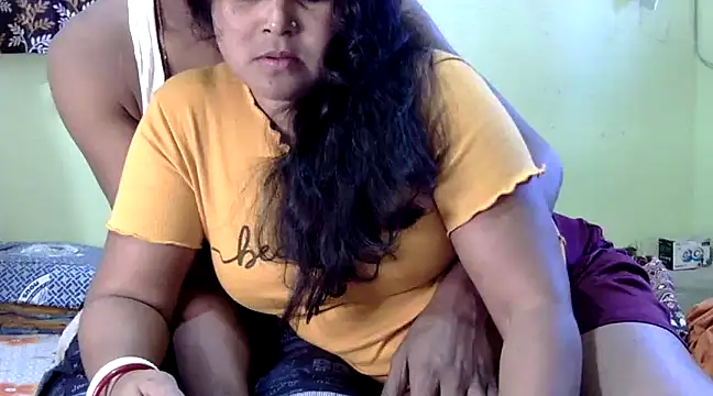 Snapshot of Couple_For_You18 chatting on 12/22/24, 03:33 Couple For You18 online show from 12/22/24, 03:33