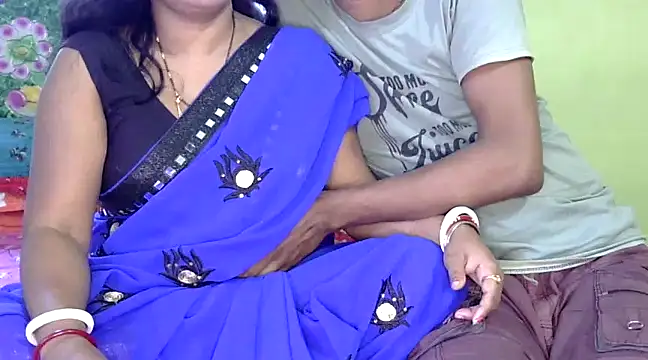 Snapshot of Couple_For_You18 chatting on 02/02/25, 04:05 Couple For You18 online show from 02/02/25, 04:05