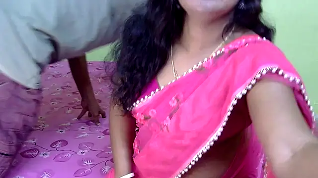Snapshot of Couple_For_You18 chatting on 02/22/25, 05:57 Couple For You18 online show from 02/22/25, 05:57