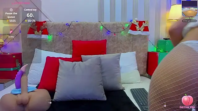 ashley  foxx  online show from 12/13/24, 07:43