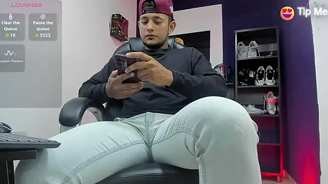 Snapshot of Marcos_garcias chatting on 12/05/25, 03:52 Marcos garcias online show from 12/05/25, 03:52